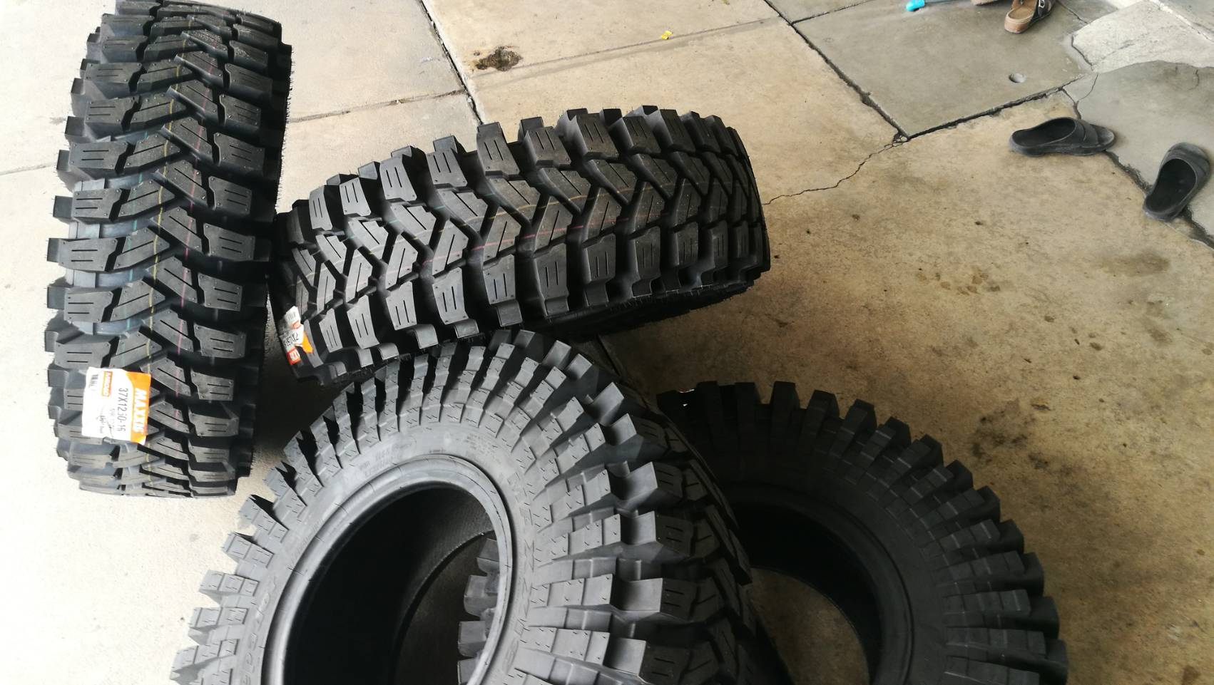 MAXXIS 37x12.5 R16