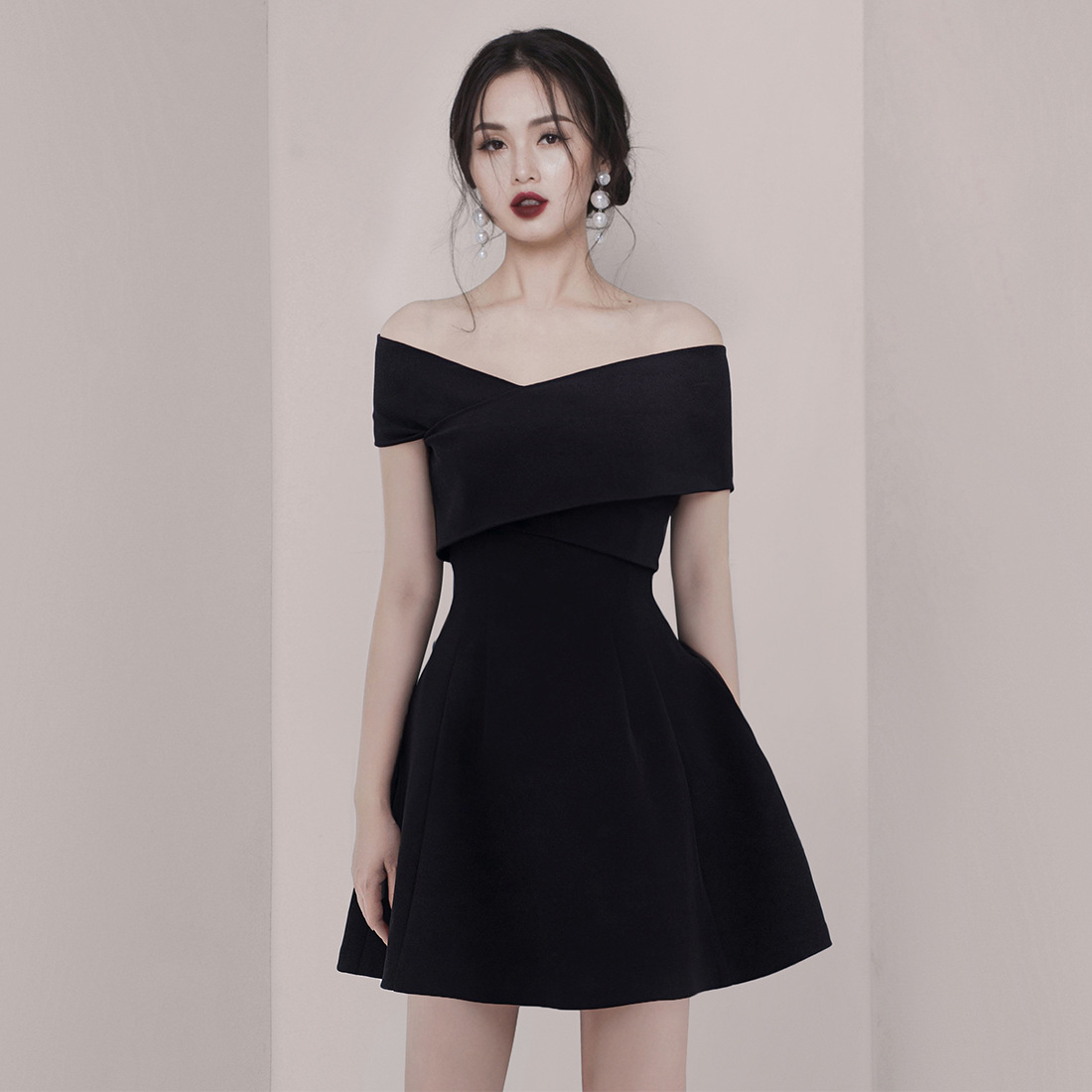 ชุดเดรสยาวสวยๆ สไตล์เกาหลี มีขนาด S M L XL สนใจทักแชท