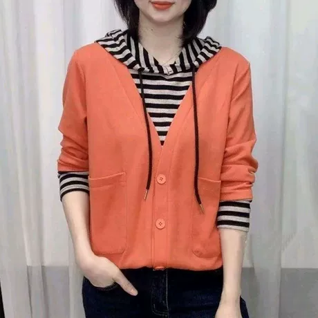 เสื้อยืดแขนยาว มีฮู้ด มีขนาด S M L XL สนใจทักแชท