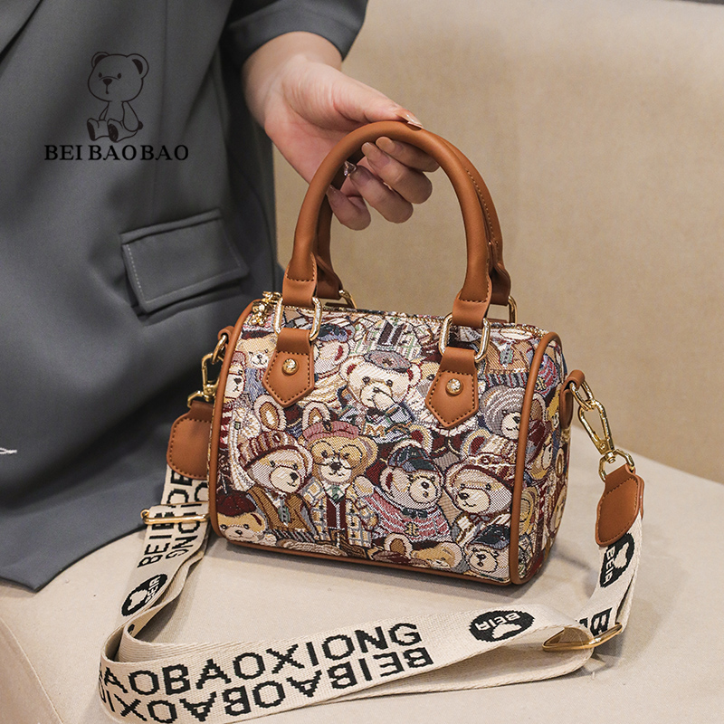 กระเป๋าผู้หญิงสวยๆ กระเป๋าสะพายข้างผู้หญิง กระเป๋าแบรนด์ BEAR BAG กระเป๋าหมีสุดคิ้ว!