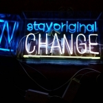 งานติดตั้งป้ายไฟดัด ป้ายไฟนีออนไลท์ ร้าน adidas สาขาสยามเซ็นเตอร์