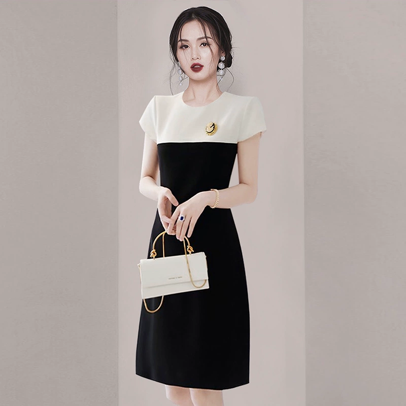 ชุดเดรสยาวสวยๆ ชุดกระโปรงยาว ชุดเดรสยาว ชุดแซกยาว มีขนาด S M L XL สนใจทักแชท