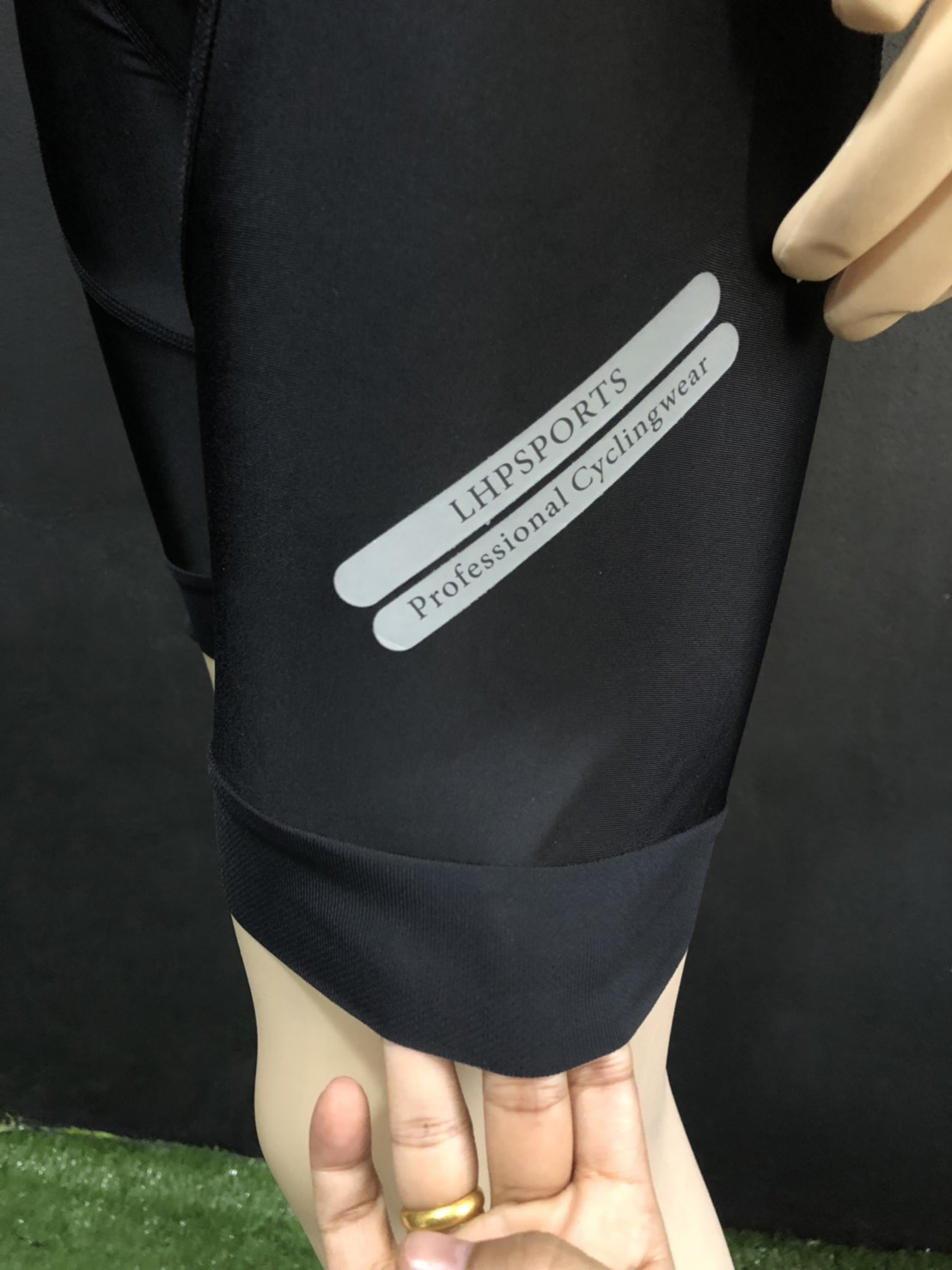 กางเกงปั่นจักรยาน เอี๊ยมขาสั้น เป้าเจล 7D ปลายต่อขาเลเซอร์คัท