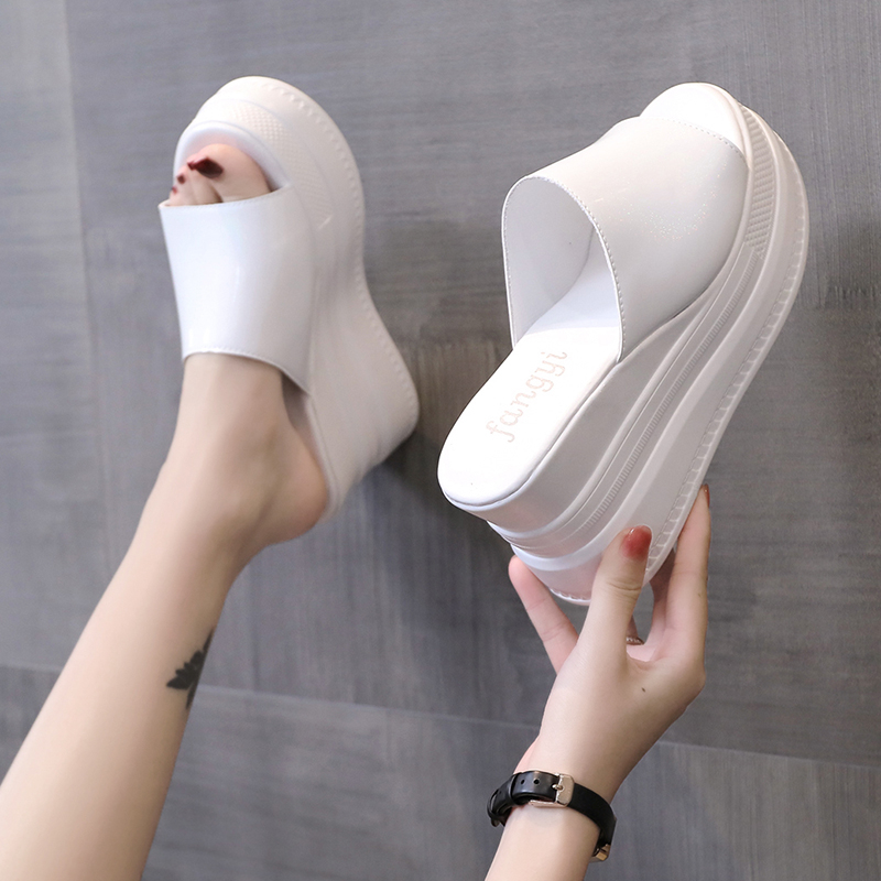 รองเท้าผ้าใบเสริมส้นสูง ไซต์35-39 สนใจทักแชท ฟรีค่าส่ง!