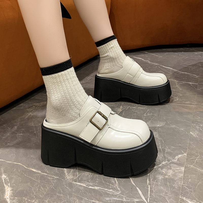 รองเท้าผ้าใบเสริมส้นสูง ไซต์35-39 สนใจทักแชท ฟรีค่าส่ง!