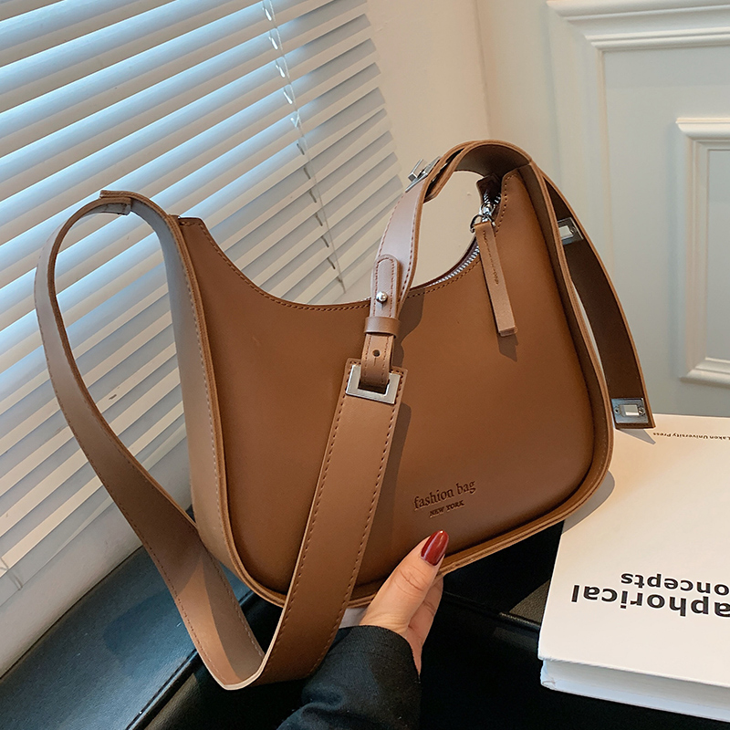 กระเป๋าผู้หญิงสวยๆ กระเป๋าสะพายข้างผู้หญิง กระเป๋าแบรนด์COOL BAG