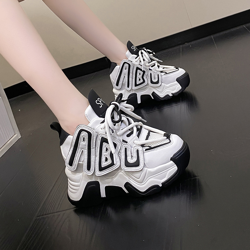 รองเท้าผ้าใบเสริมส้นสูง ไซต์35-39 สนใจทักแชท ฟรีค่าส่ง!
