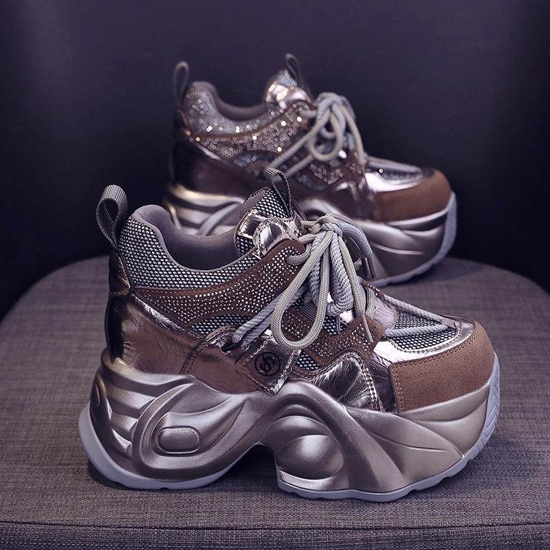 รองเท้าผ้าใบเสริมส้นสูง ไซต์35-39 สนใจทักแชท ฟรีค่าส่ง!