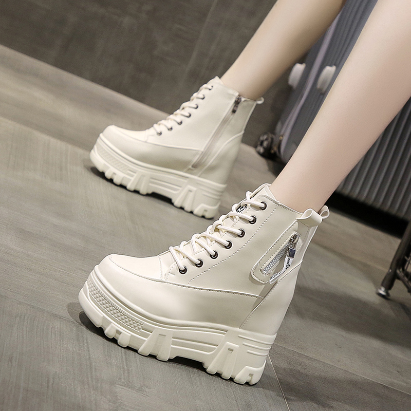 รองเท้าผ้าใบเสริมส้นสูง ไซต์35-39 สนใจทักแชท ฟรีค่าส่ง!