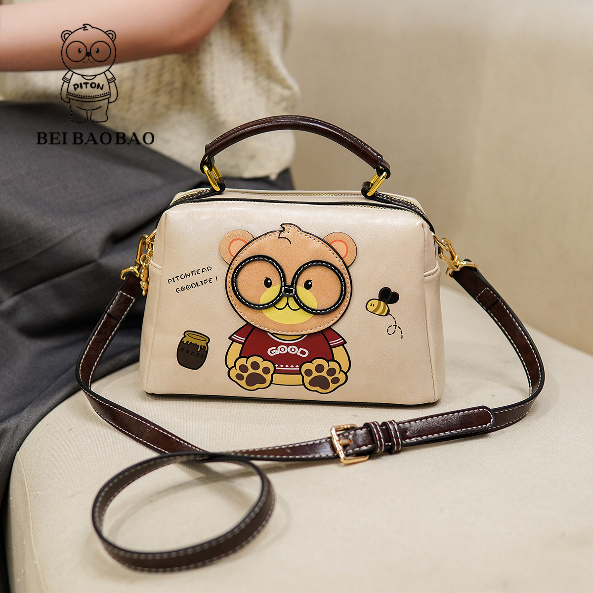 กระเป๋าผู้หญิงสวยๆ กระเป๋าสะพายข้างผู้หญิง กระเป๋าแบรนด์ BEAR BAG กระเป๋าหมีสุดคิ้ว!
