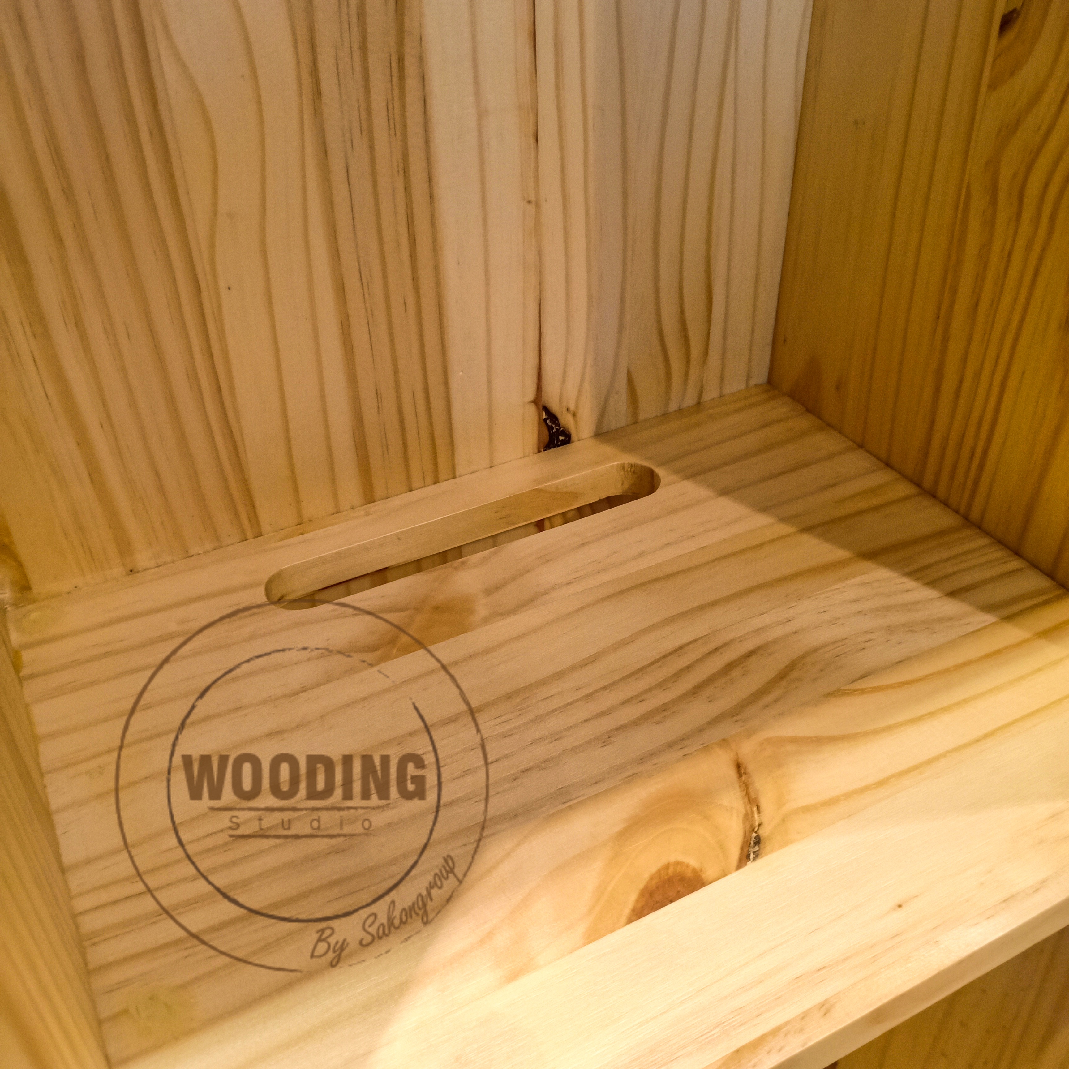 ตู้ชั้นวางสำหรับชาร์จอุปกรณ์อิเล็กทรอนิกส์