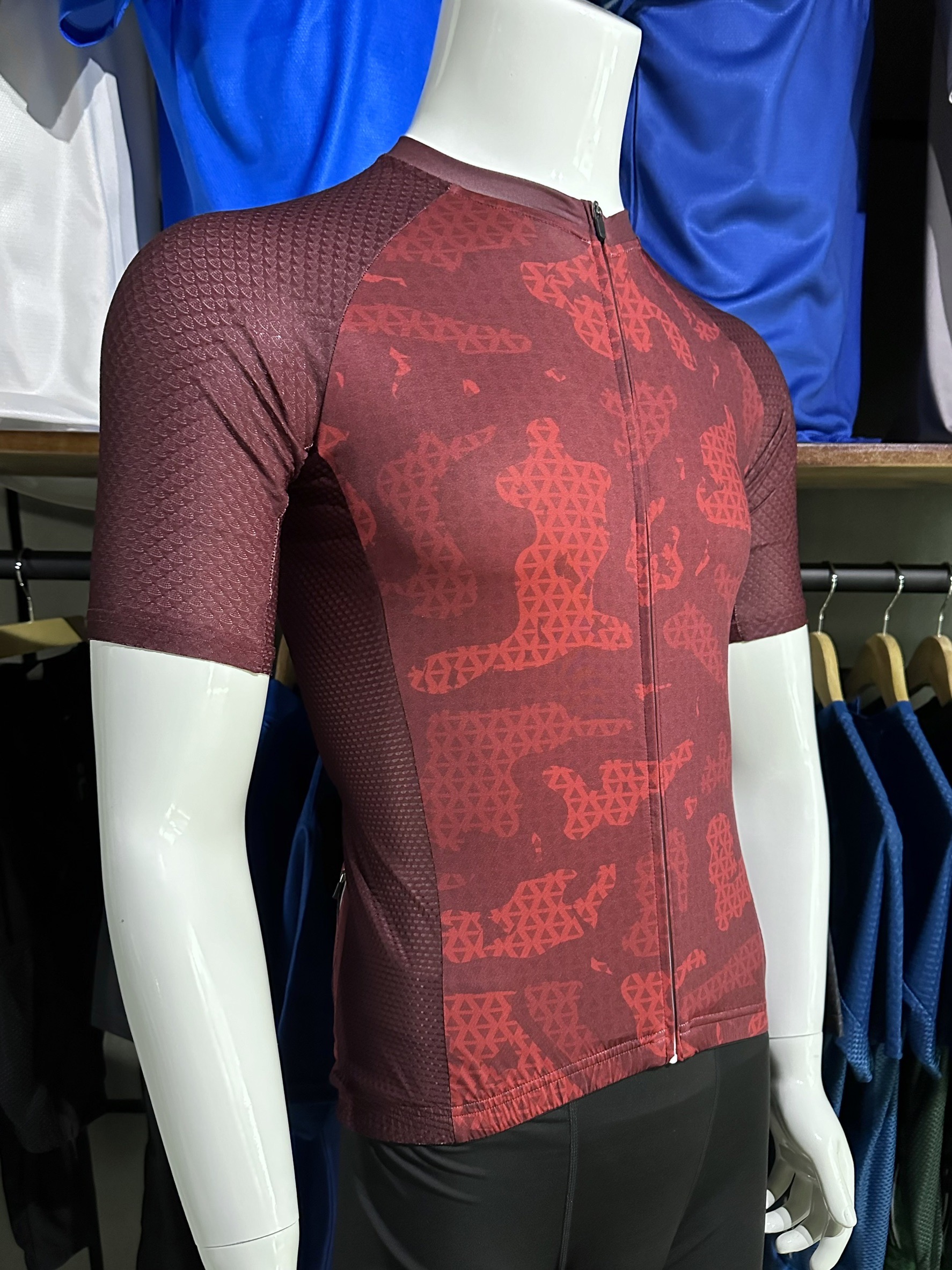 เสื้อปั่นจักรยาน Slim Fit รุ่นสีแดง