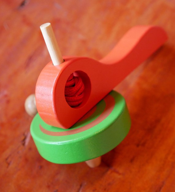 ลูกข้างใส่ด้ามชู๊ต ของเล่นภูมิปัญญาไทย ของเล่นไทยประยุกต์ ของเล่นไม้