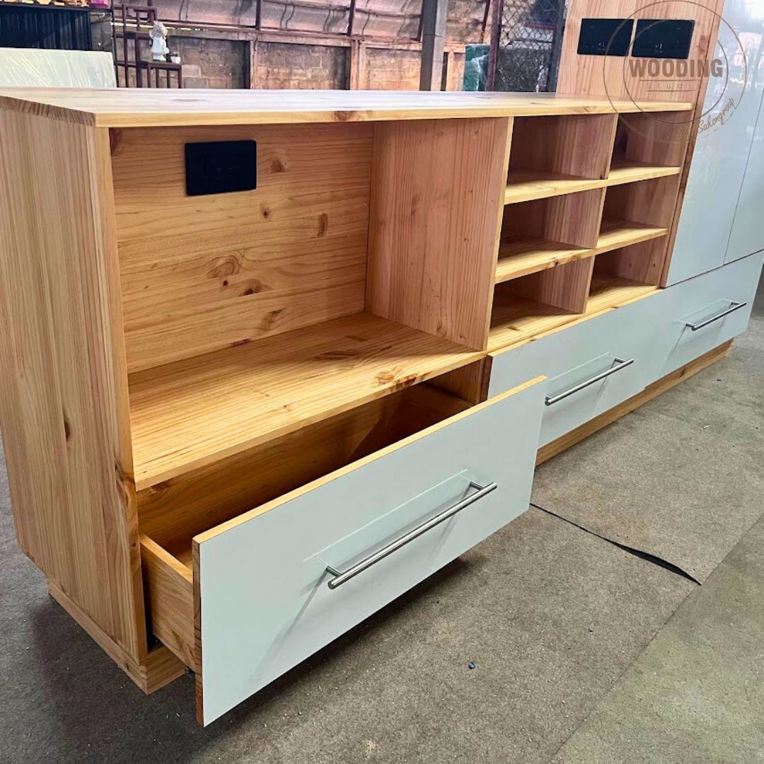 ชุดตู้ครัวไม้สน