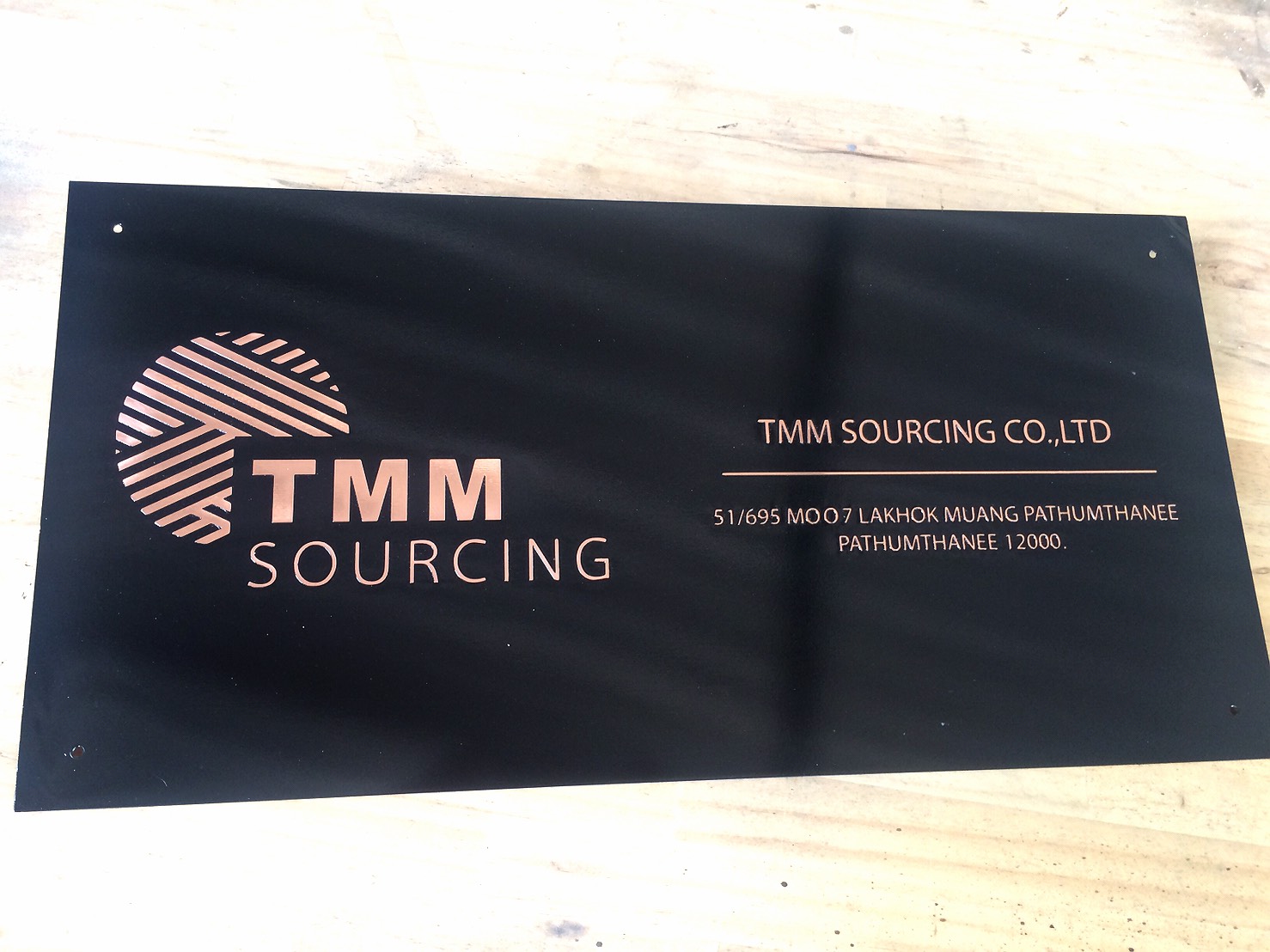 ป้ายบริษัทกัดกรด TMM SOURCING
