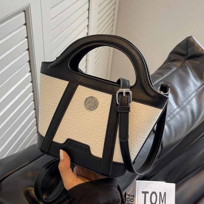 กระเป๋าผู้หญิงสวยๆ กระเป๋าสะพายข้างผู้หญิง กระเป๋าแบรนด์COOL BAG