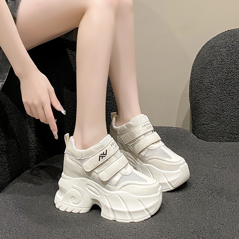 รองเท้าผ้าใบเสริมส้นสูง ไซต์35-39 สนใจทักแชท ฟรีค่าส่ง!