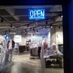 งานติดตั้งป้ายไฟดัด ป้ายไฟนีออนไลท์ ร้าน adidas สาขาสยามเซ็นเตอร์