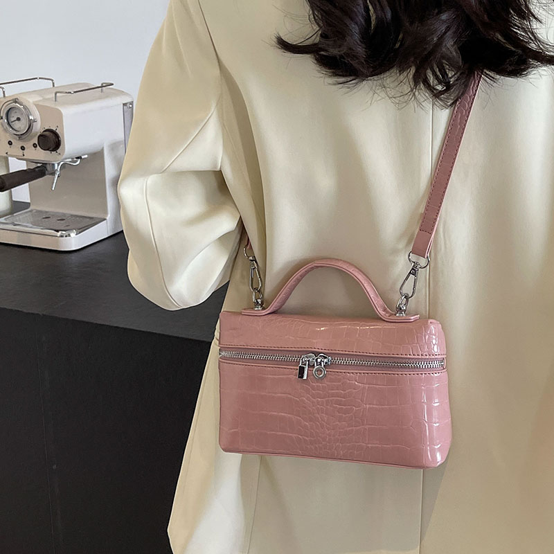 กระเป๋าผู้หญิงสวยๆ กระเป๋าสะพายข้างผู้หญิง กระเป๋าแบรนด์COOL BAG