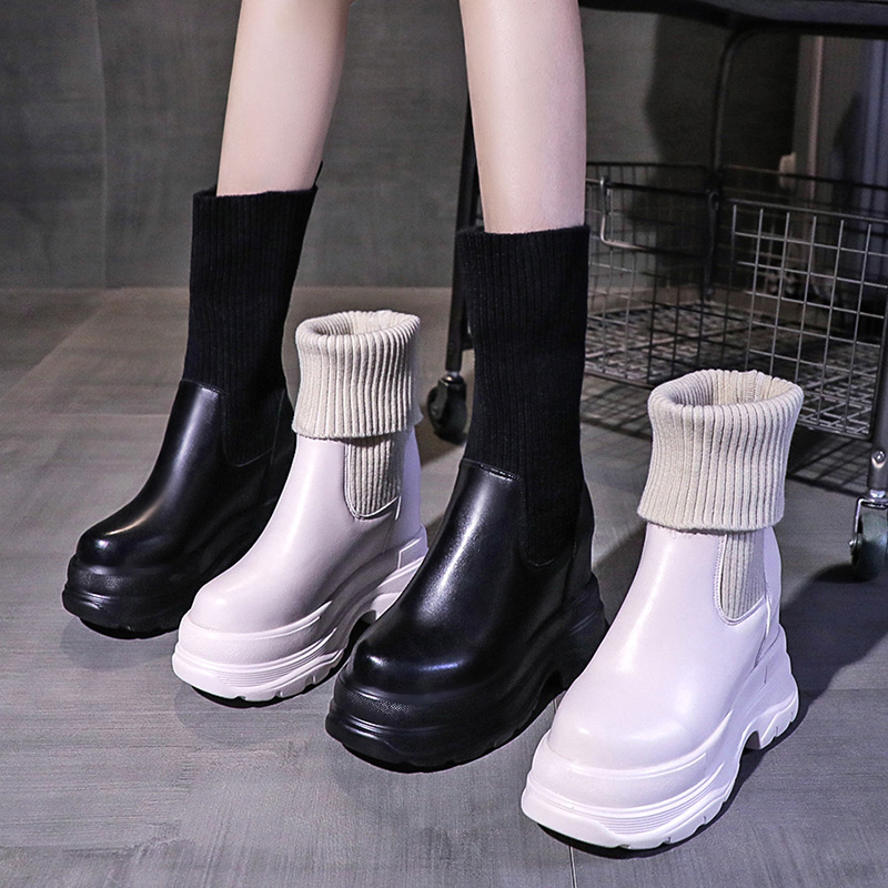 รองเท้าผ้าใบเสริมส้นสูง ไซต์35-39 สนใจทักแชท ฟรีค่าส่ง!