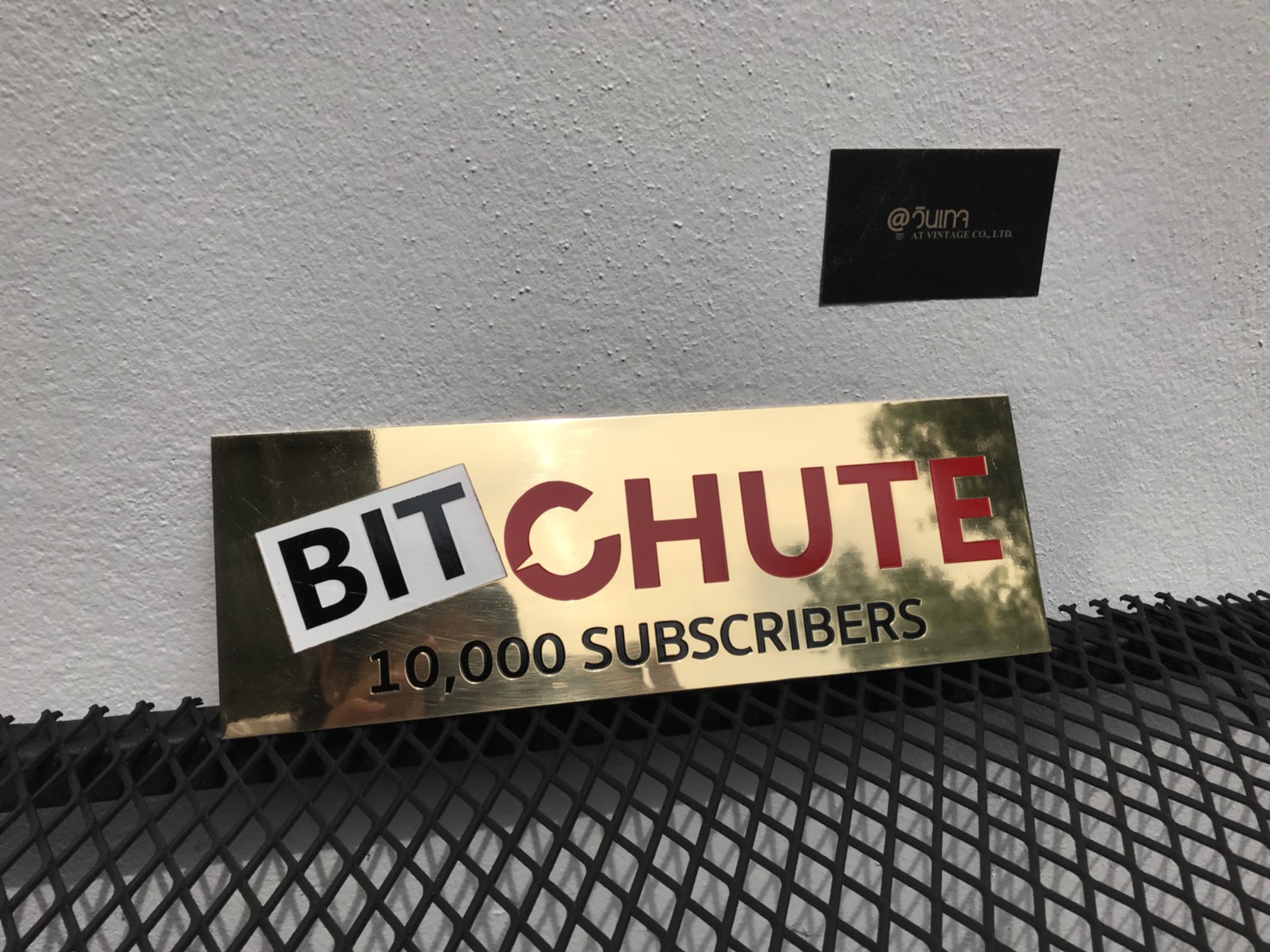 ป้ายทองเหลืองกัดกรด #BITCHUTE