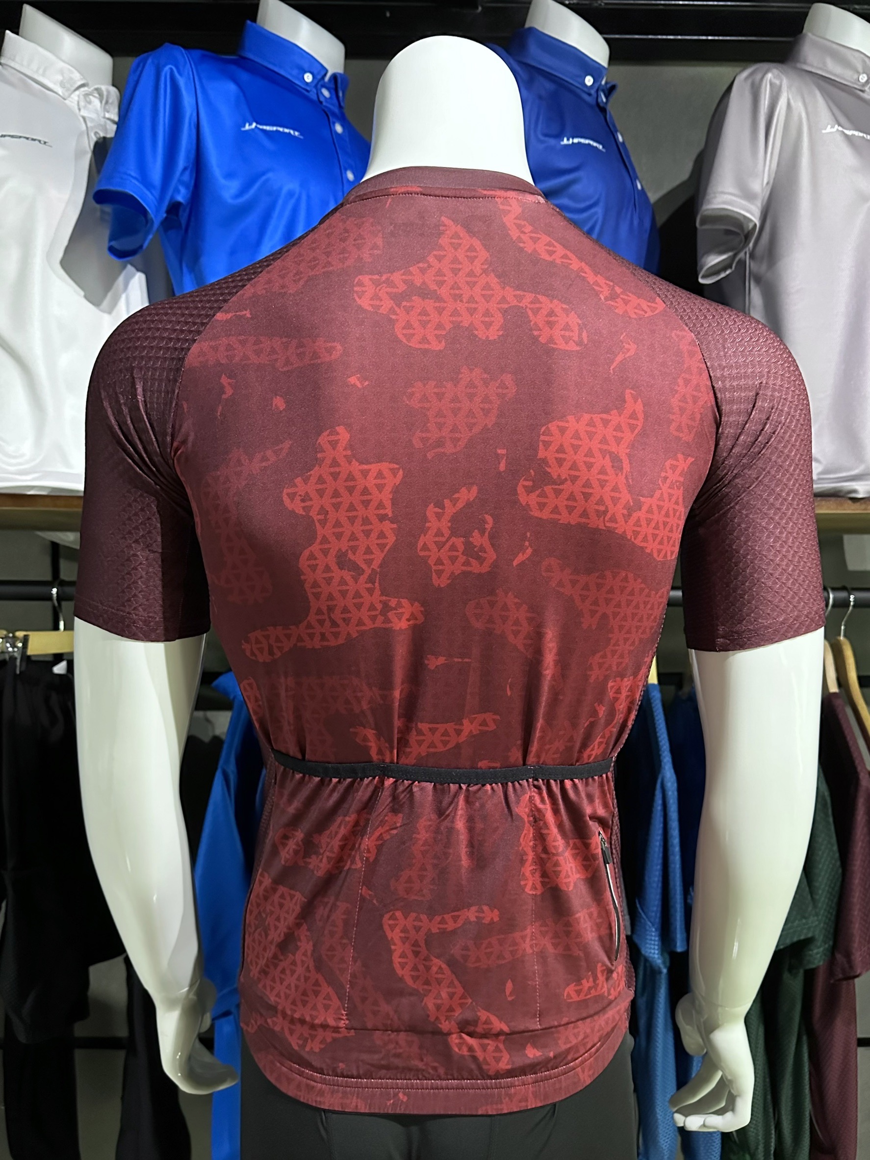 เสื้อปั่นจักรยาน Slim Fit รุ่นสีแดง