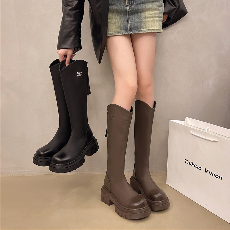 รองเท้าแฟชั่นผู้หญิงส้นเตี้ย ใส่สบาย มีขนาดให้สั่งซื้อ 35 36 37 38 39 40 สนใจทักแชท ฟรีค่าส่ง!