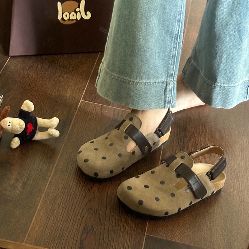 รองเท้าแฟชั่นผู้หญิงส้นเตี้ย ใส่สบาย มีขนาดให้สั่งซื้อ 35 36 37 38 39 40 สนใจทักแชท ฟรีค่าส่ง!