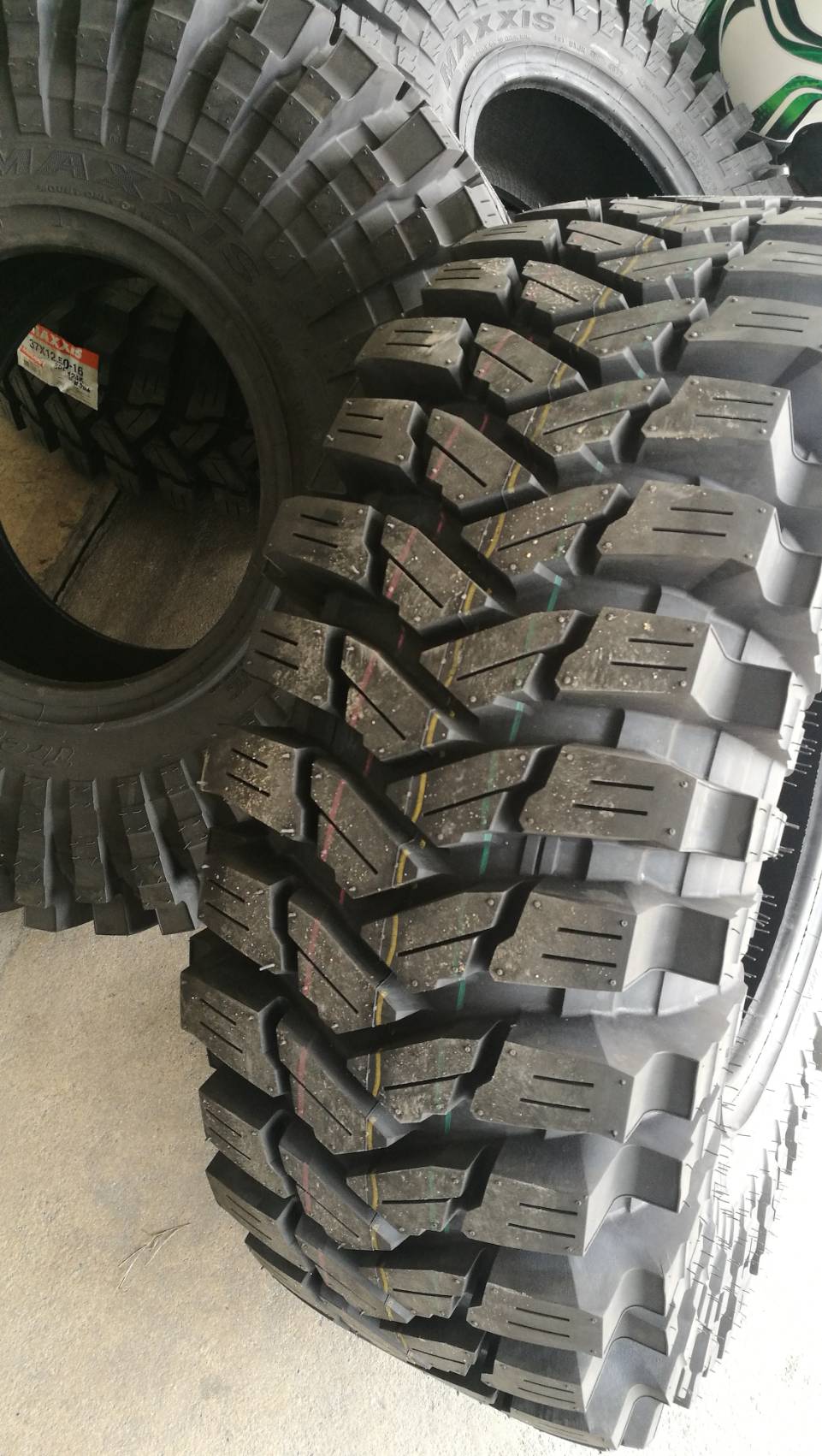 MAXXIS 37x12.5 R16