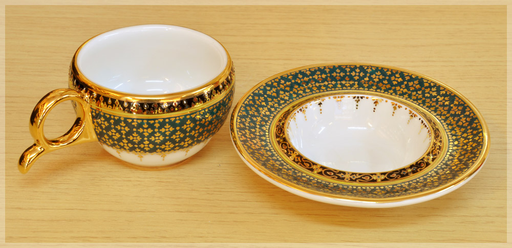 แก้วกาแฟเบญจรงค์ ทรงหูกรรไกร ลายพิกุลทอง ของขวัญ ของฝากที่ระลึก
