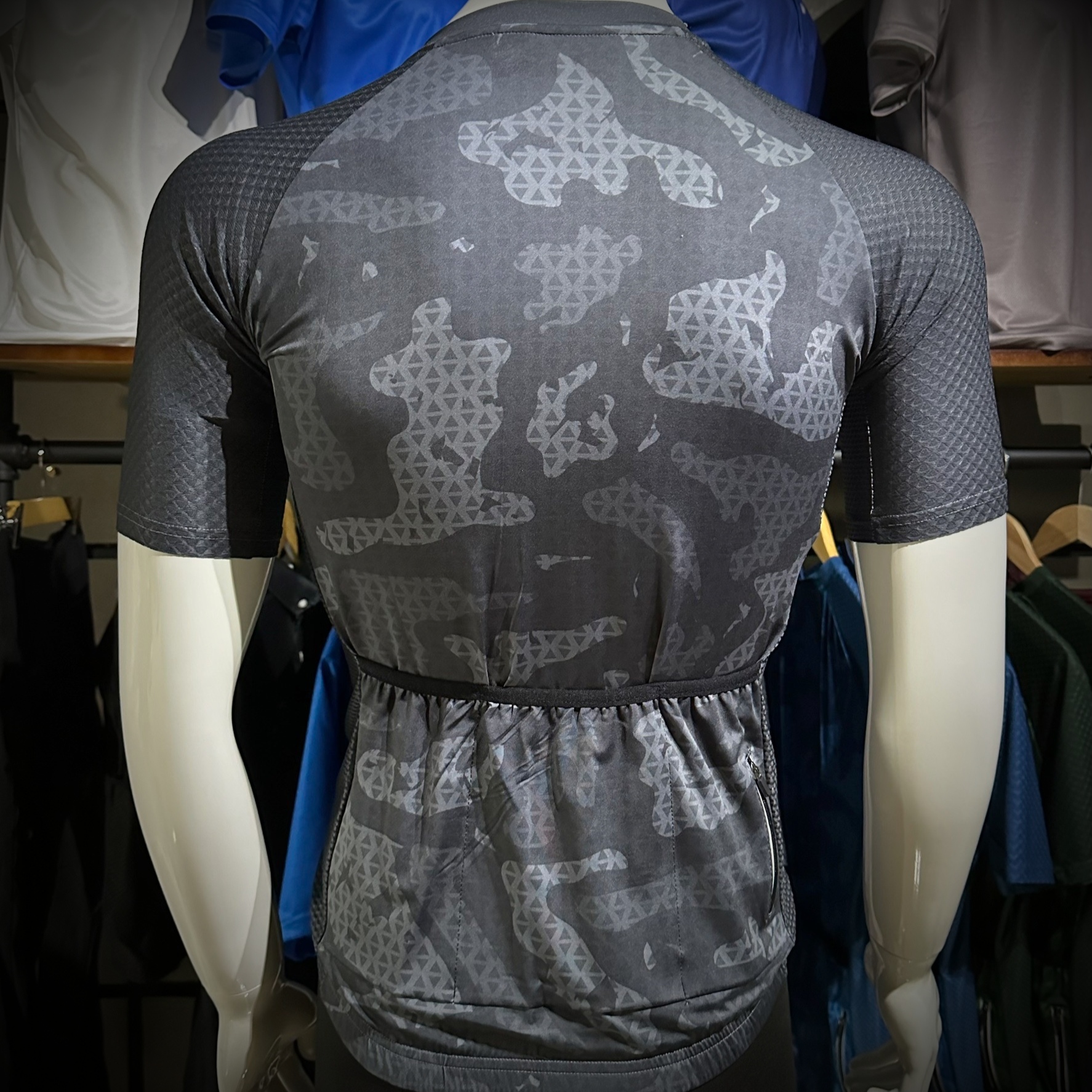 เสื้อปั่นจักรยาน Slim Fit รุ่นสีเทา