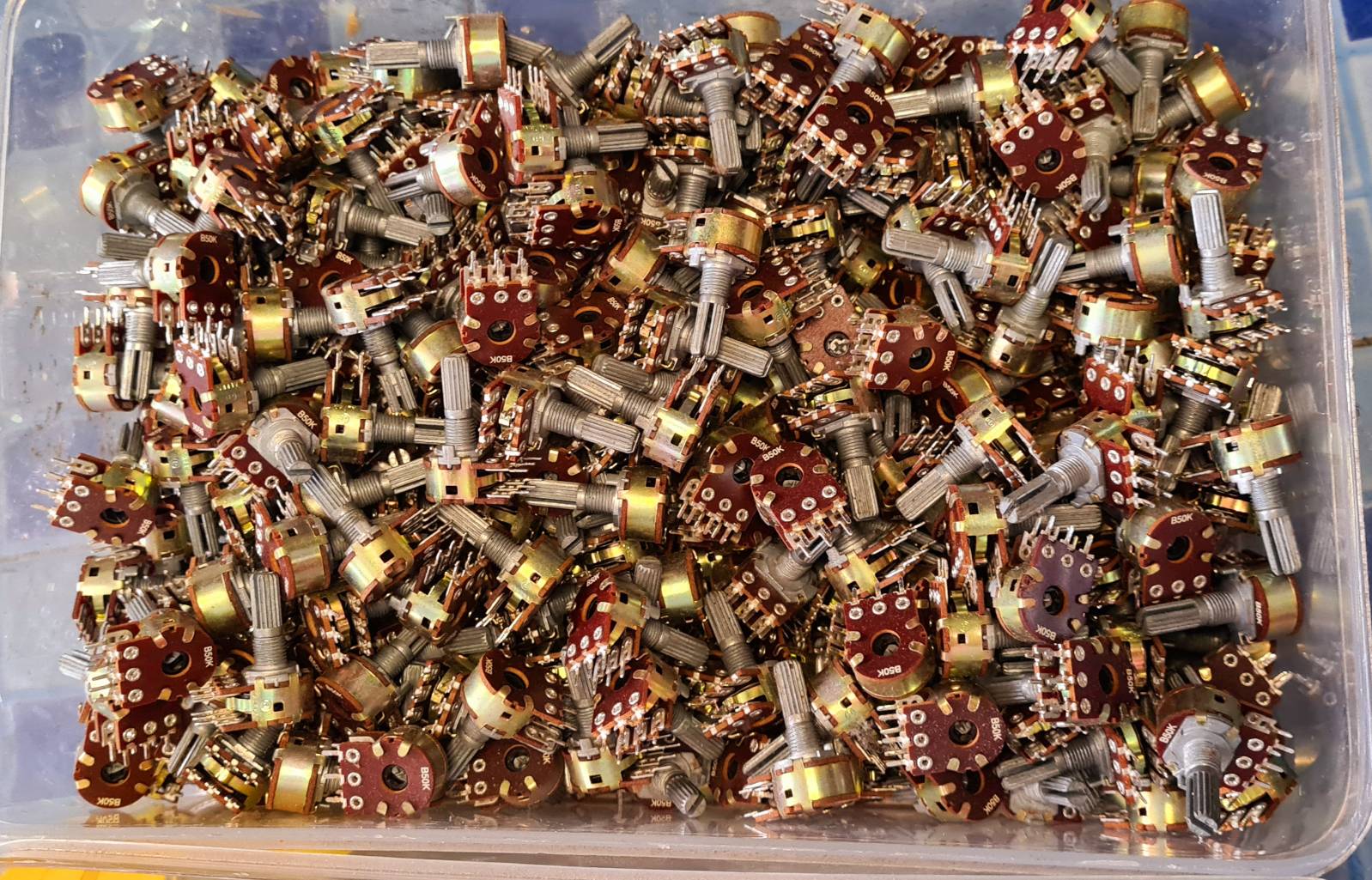 VR. B50K ALPHA / วอลลุ่ม B50K 6ขา 2ชั้น แกนยาว 20 มิล 10 ตัว ราคา 50 บาท