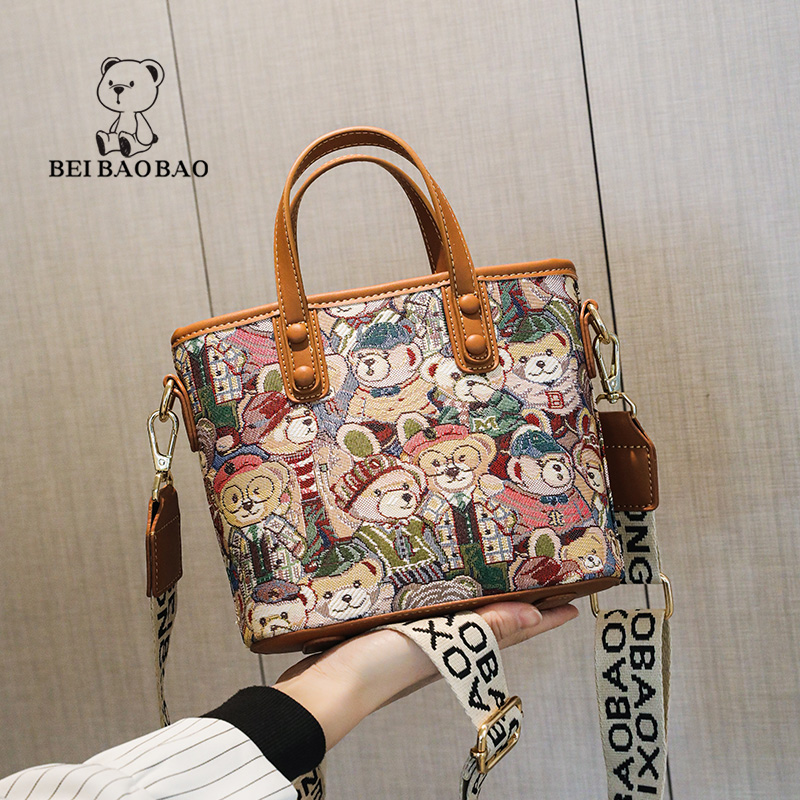 กระเป๋าผู้หญิงสวยๆ กระเป๋าสะพายข้างผู้หญิง กระเป๋าแบรนด์ BEAR BAG กระเป๋าหมีสุดคิ้ว!