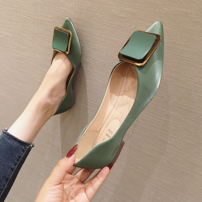 รองเท้าแฟชั่นผู้หญิงส้นเตี้ย ใส่สบาย มีขนาดให้สั่งซื้อ 35 36 37 38 39 40 สนใจทักแชท ฟรีค่าส่ง!