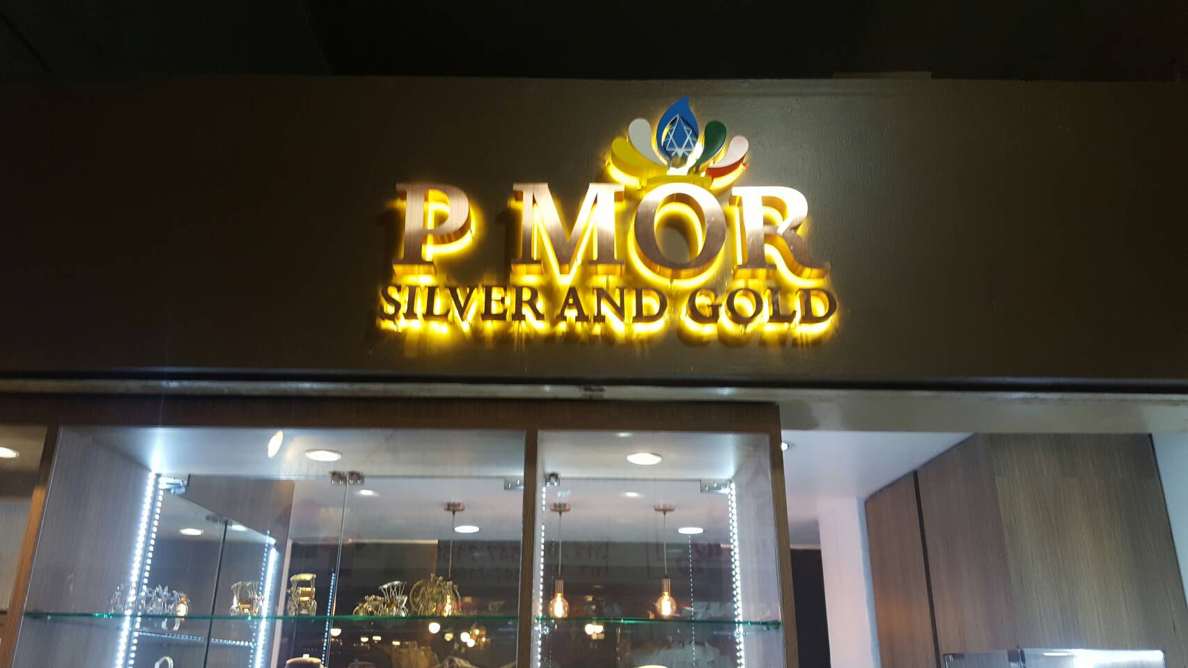 ป้ายสแตนเลสหน้าทองแดง ยกขอบ ติดไฟออกหลัง ติดตั้งป้าย JJMall - เจ.เจ.มอลล์