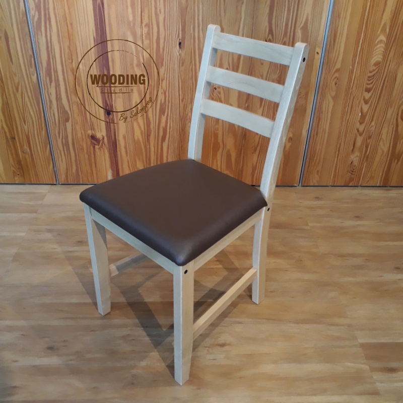 เก้าอี้ไม้สนหุ้มเบาะหนัง (J038-03)