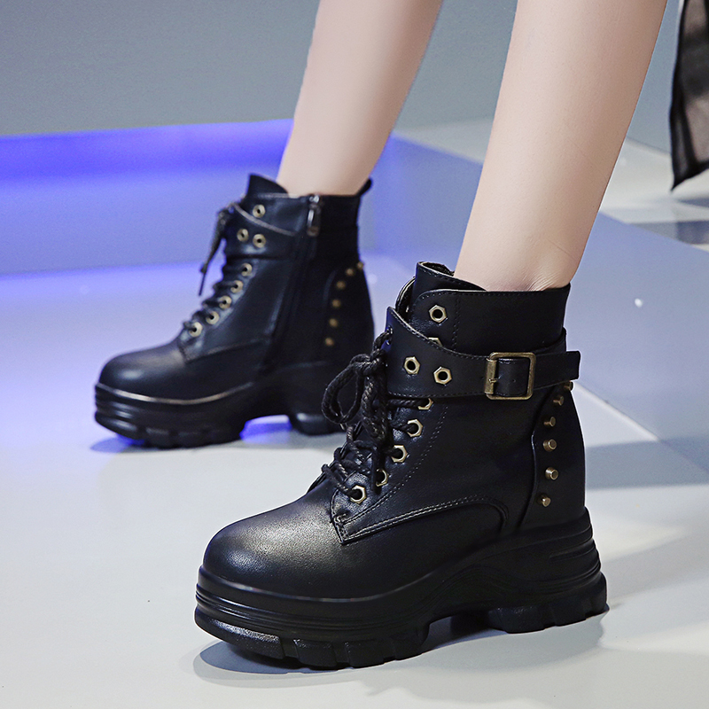 รองเท้าผ้าใบเสริมส้นสูง ไซต์35-39 สนใจทักแชท ฟรีค่าส่ง!