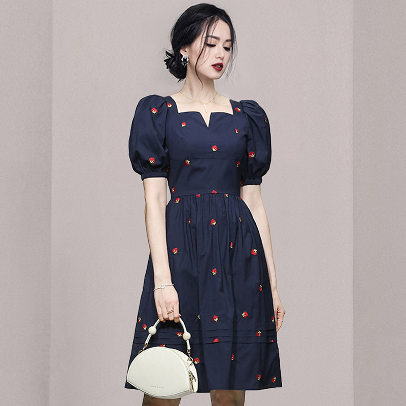ชุดเดรสยาวสวยๆ สไตล์เกาหลี มีขนาด S M L XL สนใจทักแชท