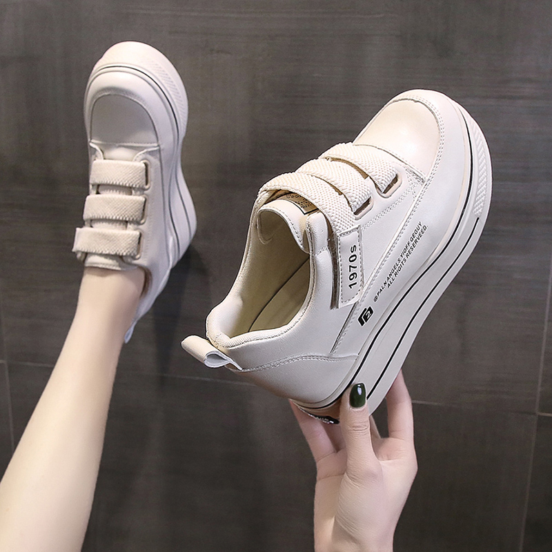 รองเท้าผ้าใบเสริมส้นสูง ไซต์35-39 สนใจทักแชท ฟรีค่าส่ง!