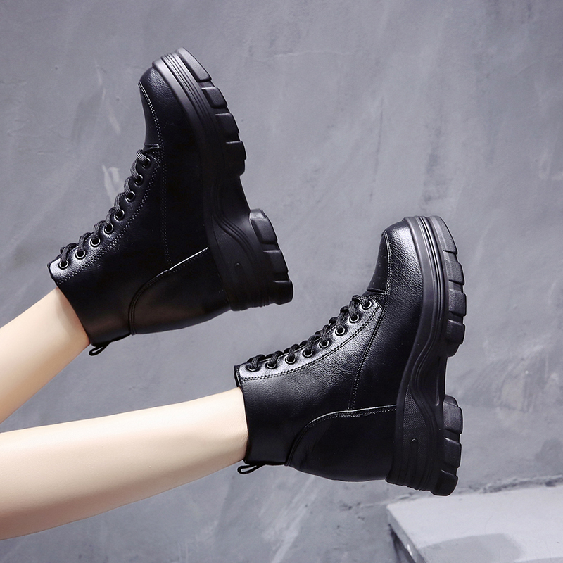 รองเท้าผ้าใบเสริมส้นสูง ไซต์35-39 สนใจทักแชท ฟรีค่าส่ง!