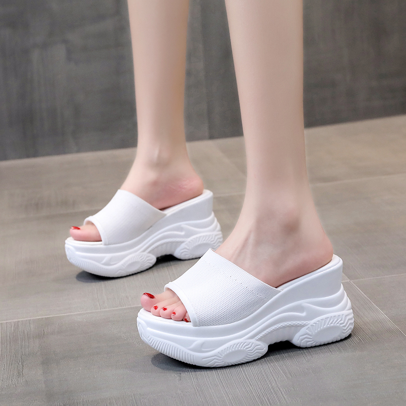 รองเท้าผ้าใบเสริมส้นสูง ไซต์35-39 สนใจทักแชท ฟรีค่าส่ง!
