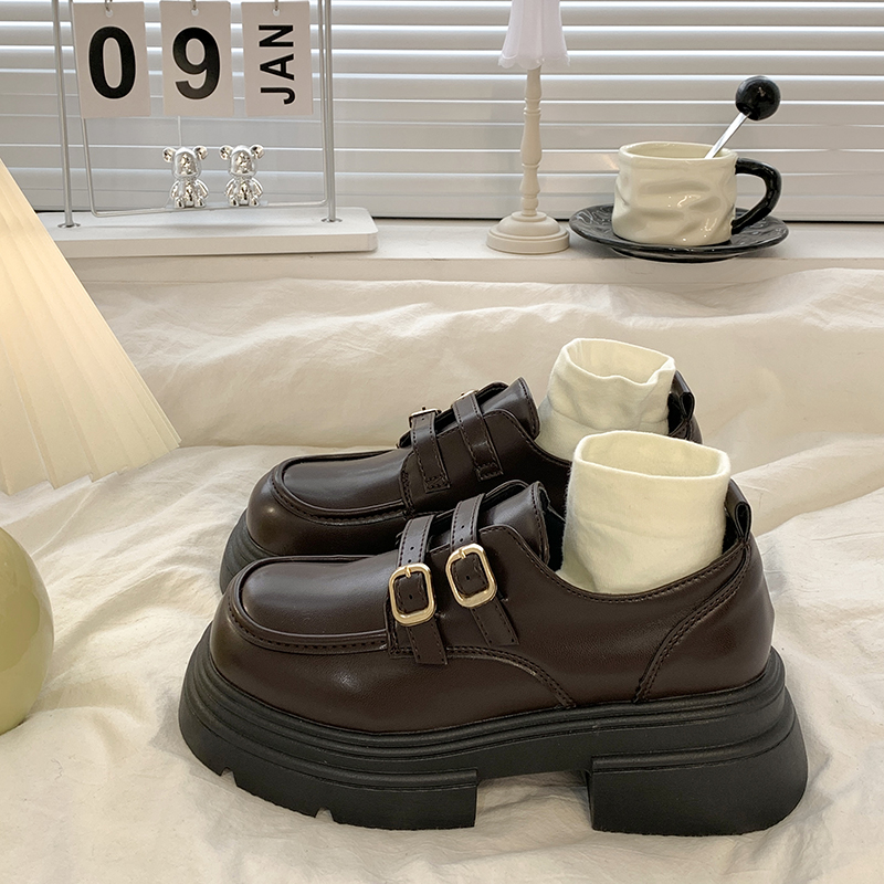รองเท้าแฟชั่นผู้หญิงส้นเตี้ย ใส่สบาย มีขนาดให้สั่งซื้อ 35 36 37 38 39 40 สนใจทักแชท ฟรีค่าส่ง!