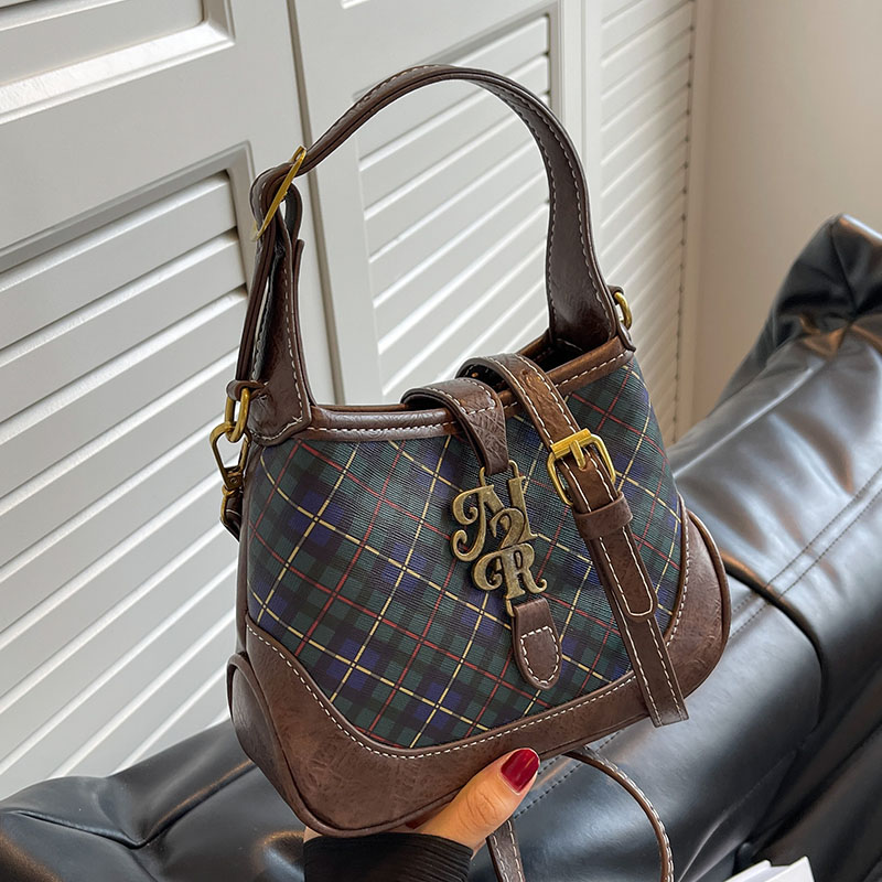 กระเป๋าผู้หญิงสวยๆ กระเป๋าสะพายข้างผู้หญิง กระเป๋าแบรนด์COOL BAG