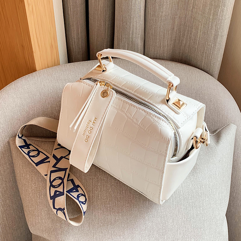 กระเป๋าผู้หญิงสวยๆ กระเป๋าสะพายข้างผู้หญิง กระเป๋าแบรนด์COOL BAG