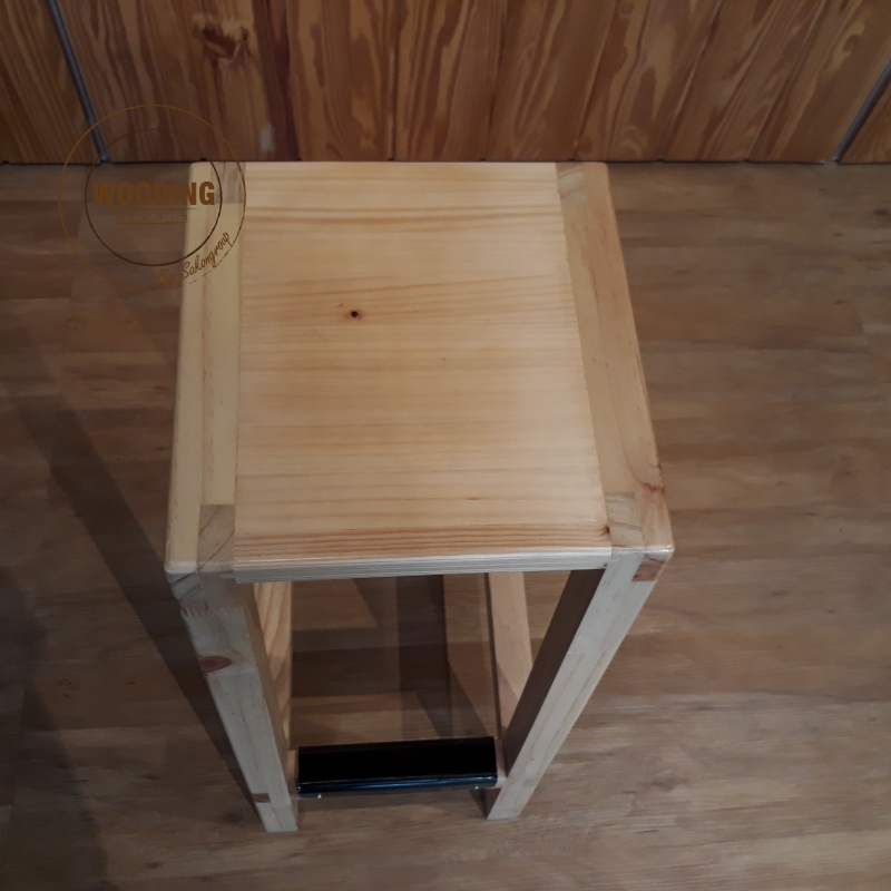 เก้าอี้ไม้สน (J038-01)