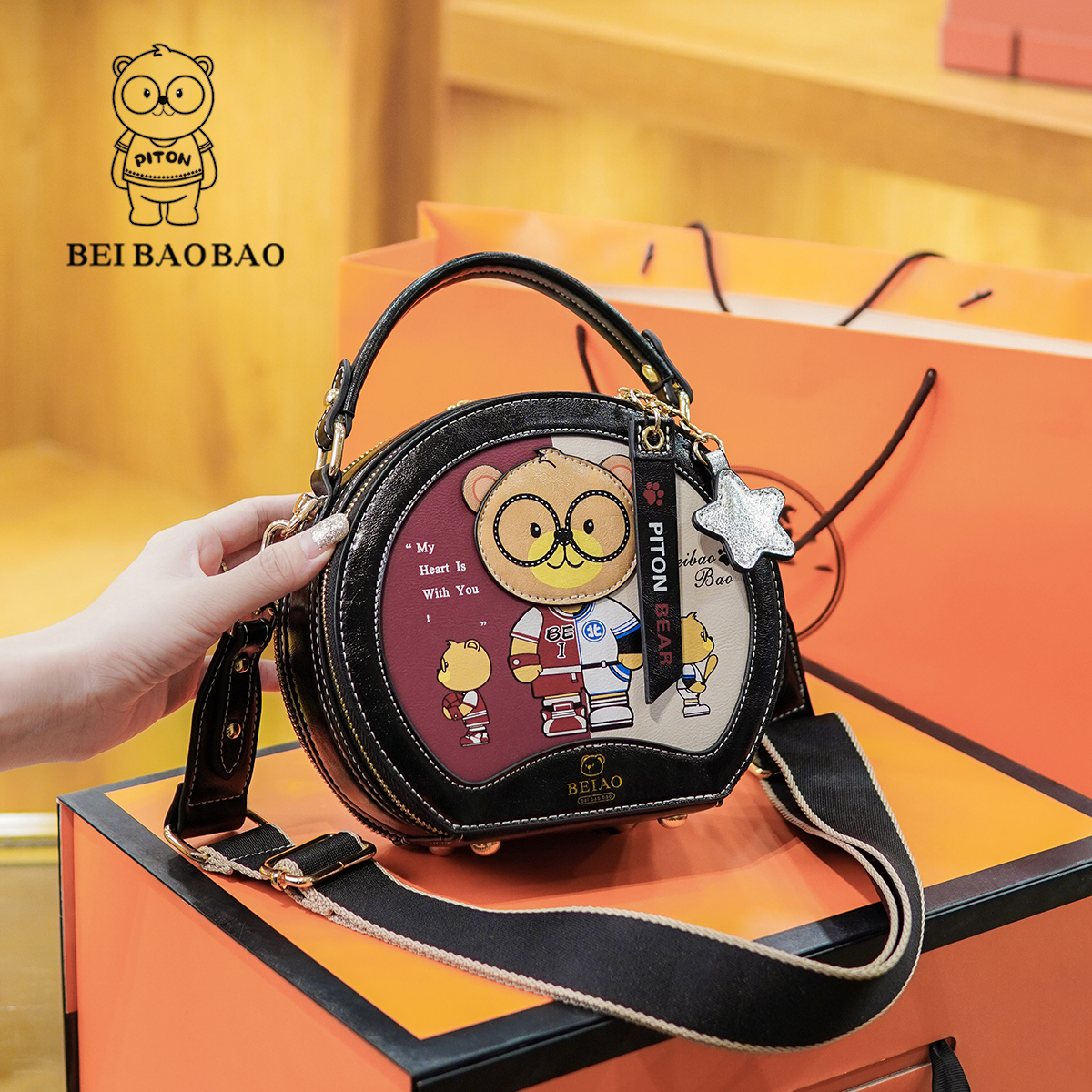 กระเป๋าผู้หญิงสวยๆ กระเป๋าสะพายข้างผู้หญิง กระเป๋าแบรนด์ BEAR BAG กระเป๋าหมีสุดคิ้ว!