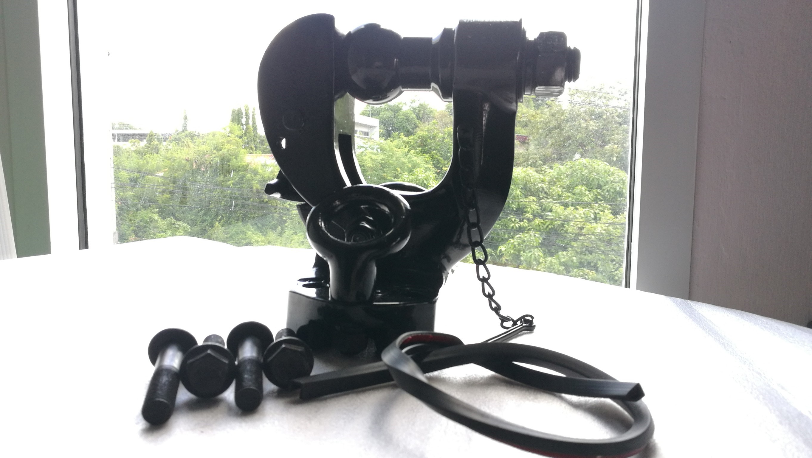 หัวลากปากนกแก้ว 8 ตัน VX80 ตัวใหญ่ ตัวใหญ่สำหรับ VX80 สีดำ พร้อมหูเซฟตี้ 2 ด้าน