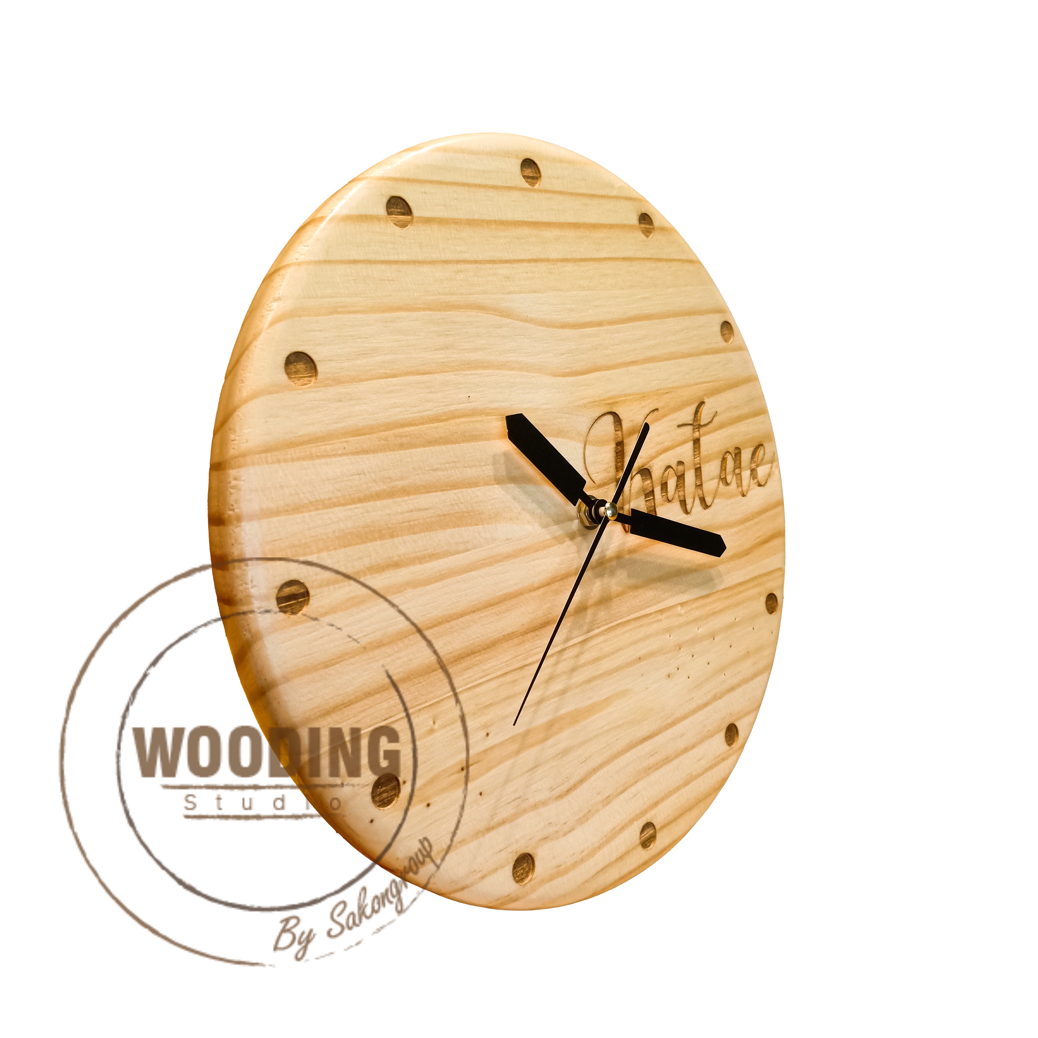 นาฬิกาไม้สนแขวนผนังสลักตัวหนังสือ