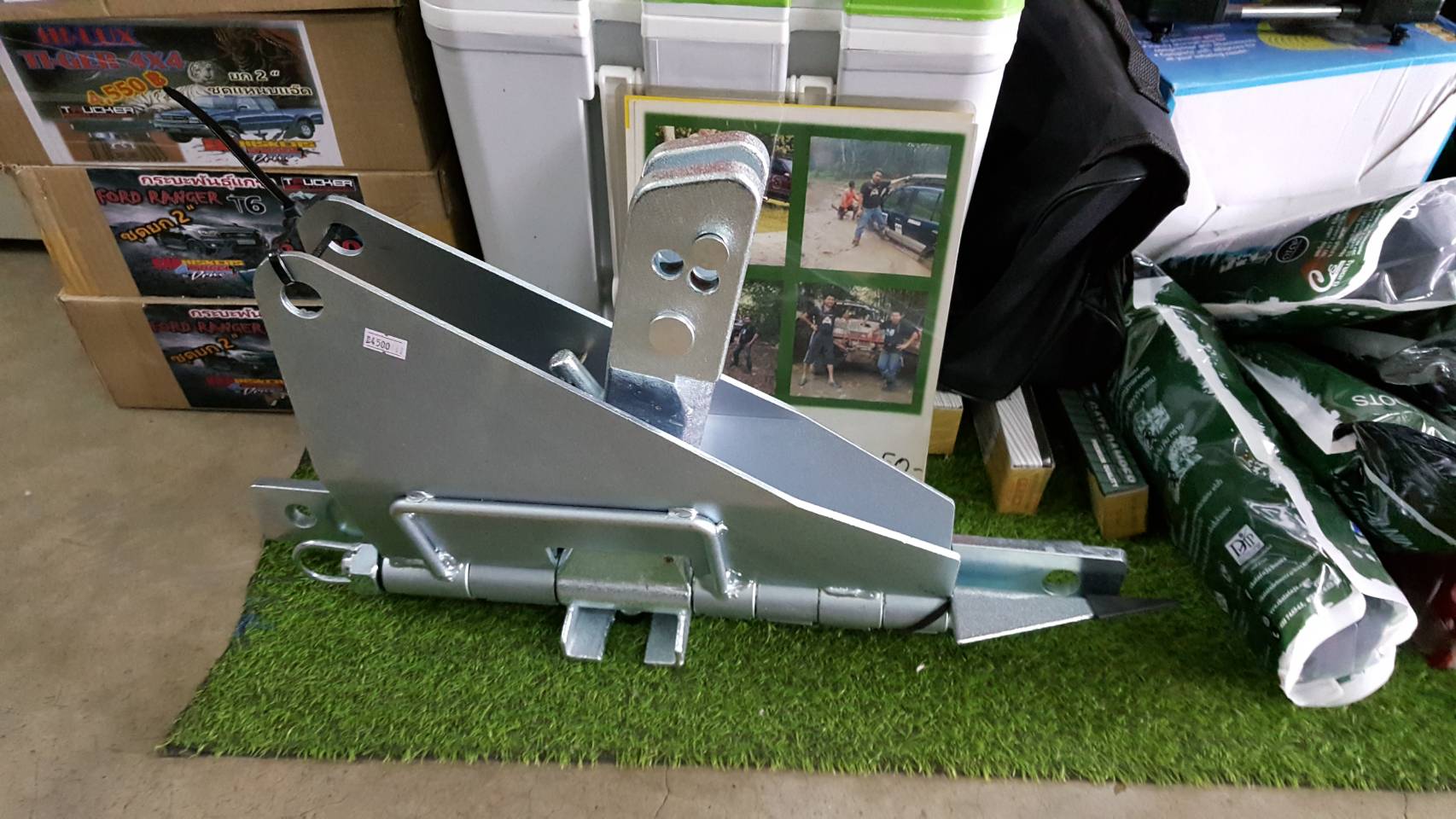 สมอ บก พกติดรถ อุปกรณ์ออฟโรด สับดินลากวินซ์ แบบพับเก็บ มีกระเป๋าใส่ #บางทีไม่มีต้นไม้ให้คล้องวินซ์ หรืออยู่ไกลสายสลิงวินซ์ยาวไม่ถึง สมอบกเป็นอีกทางเลือกที่ต้องใช้