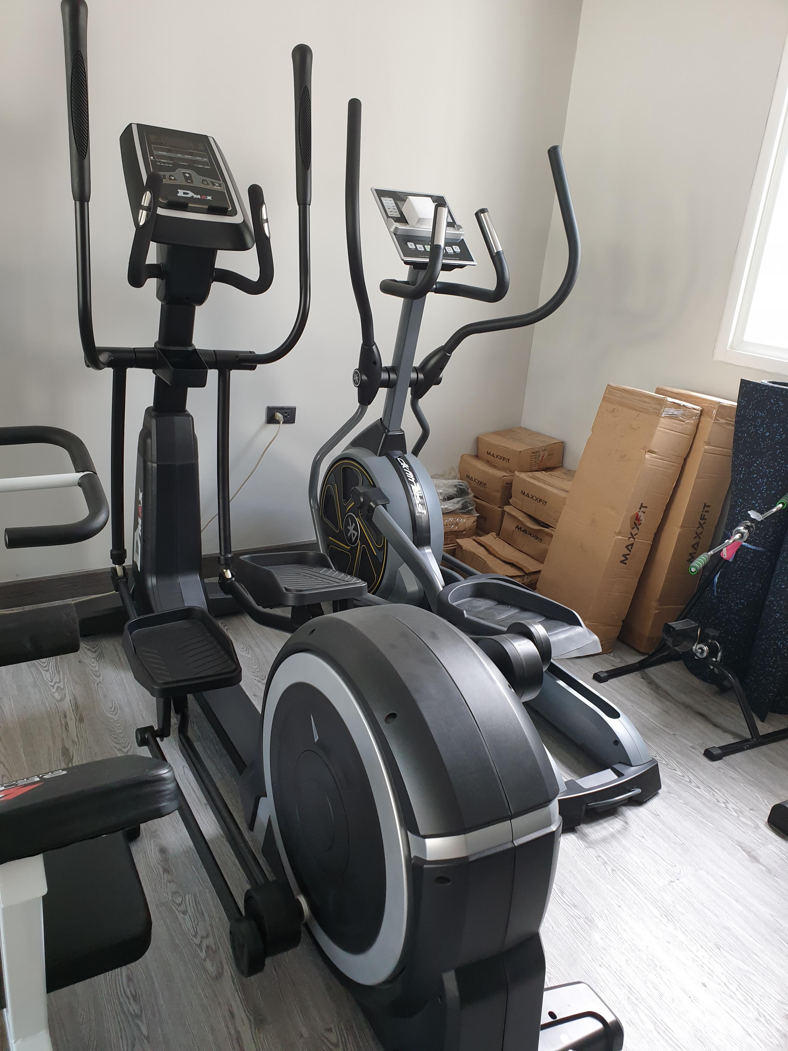 เครื่องเดินวงรีเกรดคอมเมอเชียล Maxnum EF02